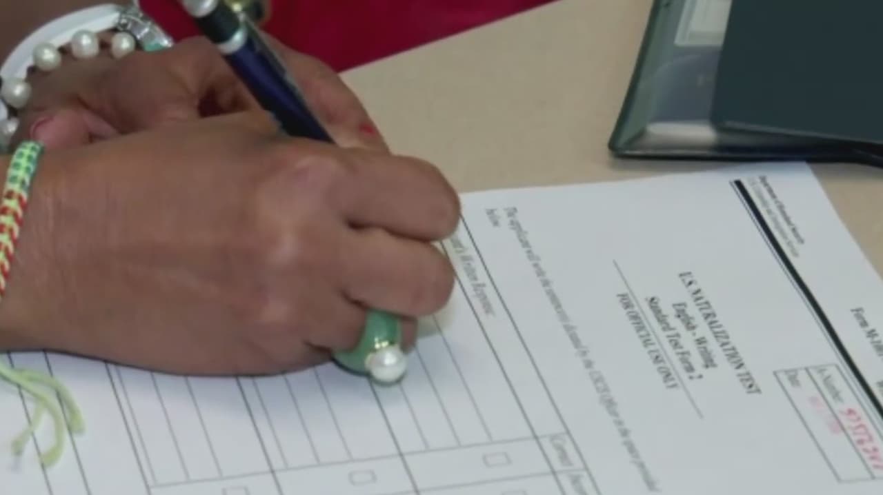 Preguntas de migración: Visas U, solicitud de asilo y cómo reportar estafas legales a inmigrantes