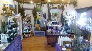Windy Hills Lavender Farm LLC se encuentra en 
<b><a href="https://goo.gl/maps/YnHi1aCWjQF481Av6" target="_blank">3384 Stone Bridge Trail, Heber, Arizona 85928</a></b> y está abierto todos los días de 9am a 6 pm. Para más información puede visitar 
<a href="https://windyhillslavender.com/about-us" target="_blank">windyhillslavender.com</a> .