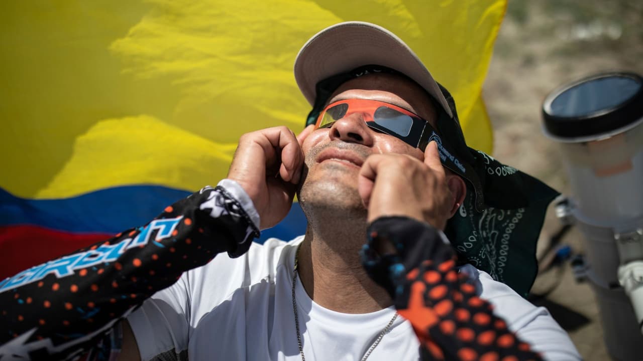 <b>Guarda y comparte esta lista,</b> la cual estaremos actualizando 
<b>a medida que más lugares anuncien actividades </b>para presenciar juntos e
<b>l evento astronómico más esperado del 2024</b>. 
<br>
<b><a href="https://www.univision.com/local/dallas-kuvn/proximo-eclipse-solar-total-texas" target="_blank">Encuentra más información haciendo clic aquí</a></b>