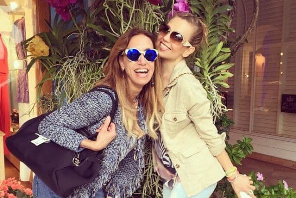 Desde que 
<a href="https://www.univision.com/shows/el-gordo-y-la-flaca/retrojueves-asi-fue-la-gran-boda-de-thalia-hace-16-anos-video">Thalía se casó con el magnate</a> la relación de ambas se ha hecho más estrecha, pues ellas se conocían mucho antes.
<br>