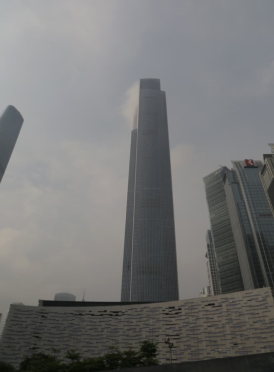 <b>#7 – Guangzhou CTF Finance Centre (Guangzhou, China): </b>con 530 metros de altura y 111 pisos, este rascacielos empata en el séptimo lugar con su símil en Tianjin, otra megaciudad china al sureste de Beijing.