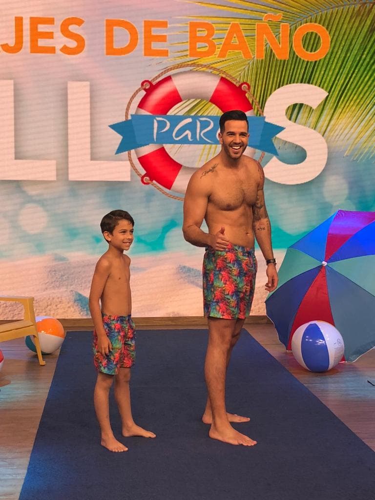 El chef Yisus no solo tuvo que dejar la cocina, también le tocó quitarse la playera.