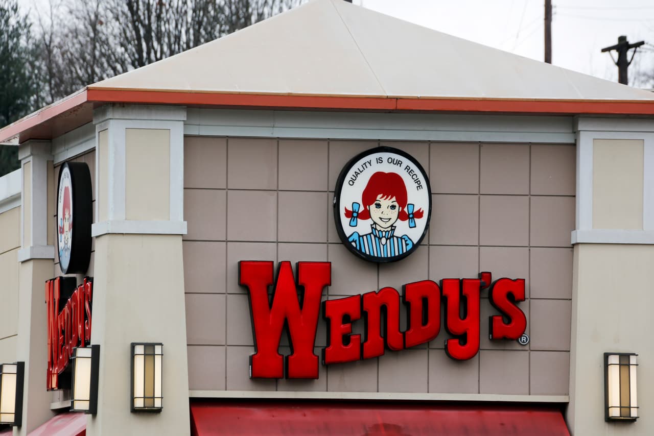Empresa que opera 99 restaurantes Wendy's es multada con 157,000 dólares por violar la ley de trabajo infantil