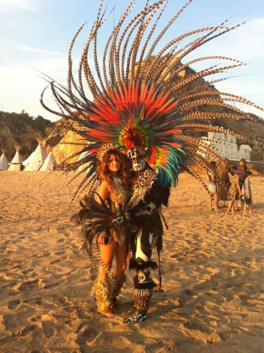 A lo largo de su vida ha vivido en varios países como España, Inglaterra, México y su natal Colombia. Le encanta viajar y conocer diferentes culturas.