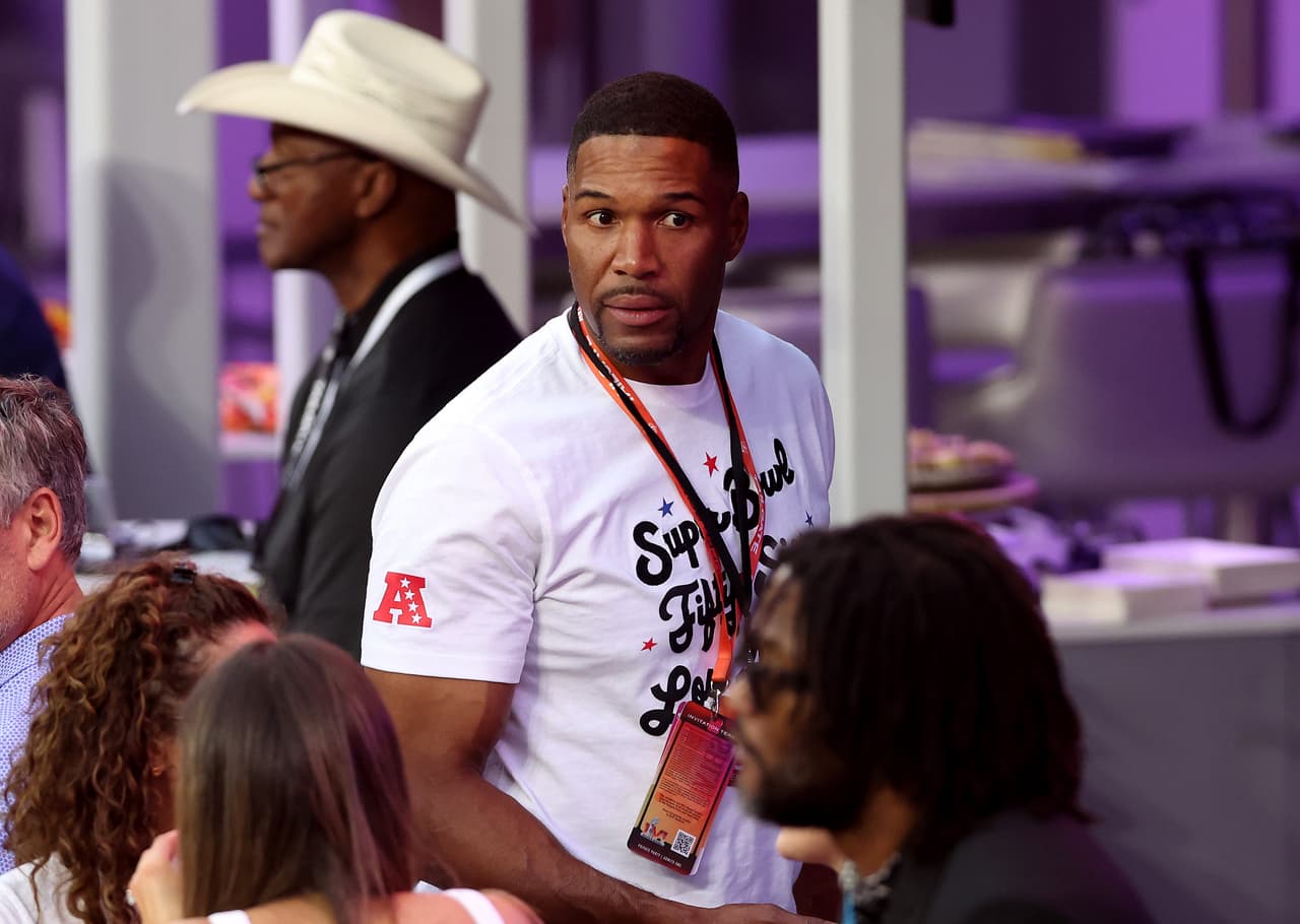 Michael Strahan también se dejó ver en el Super Bowl LVI.