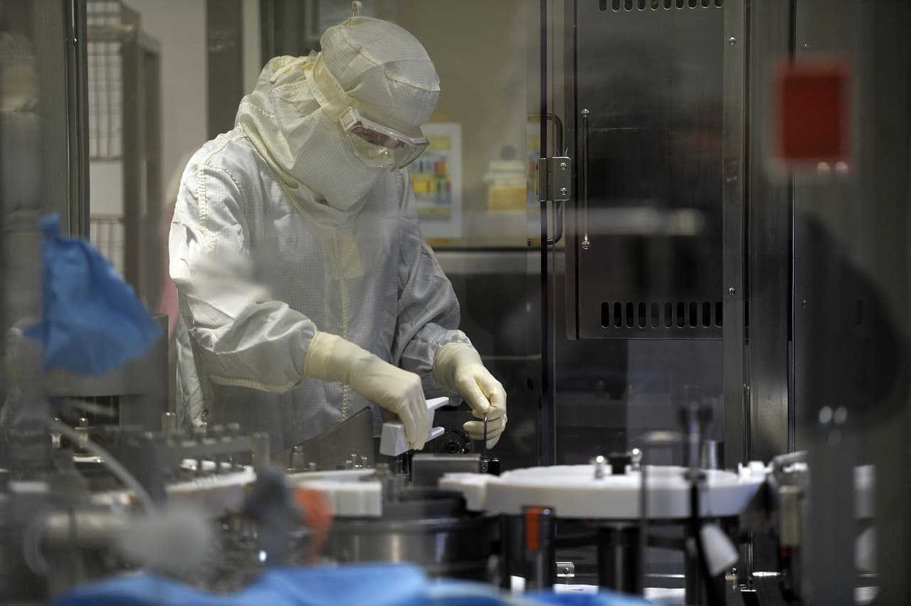 La FDA da su autorización de emergencia a un tratamiento con anticuerpos contra el covid-19 (parecido al que recibió Trump)