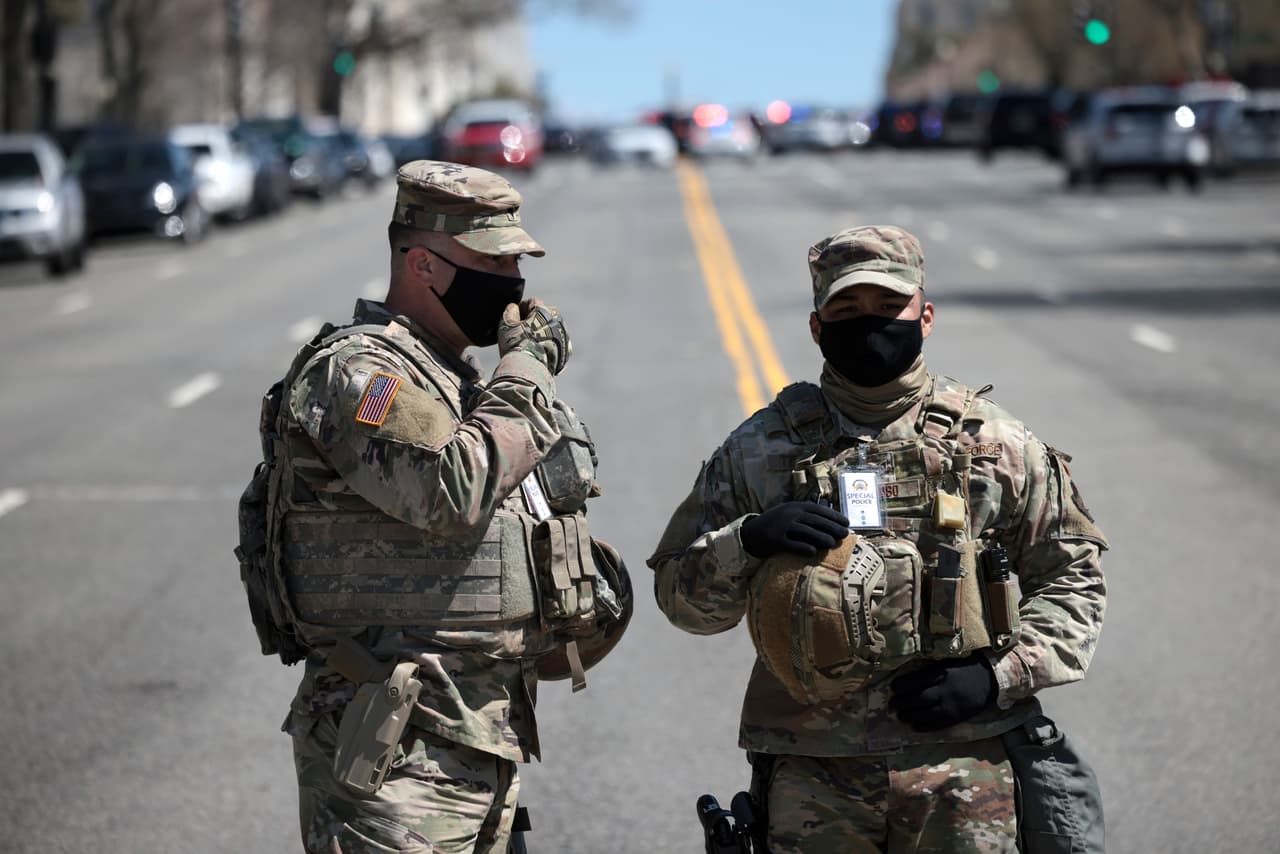 La cerca que impedía el tráfico vehicular cerca de esa área fue removida recientemente cuando el Capitolio comenzó a abrirse después de los disturbios del 6 de enero.