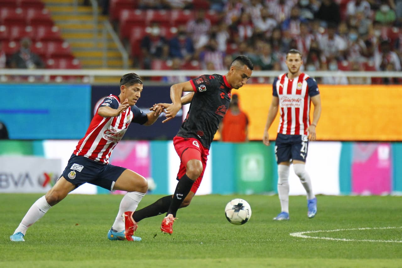Chivas ligó su segundo triunfo consecutivo y con ello se metió de lleno en la pelea por un boleto a la fiesta grande del Grita México C22. Golazos de ‘Canelo’ Angulo y Pável Pérez.