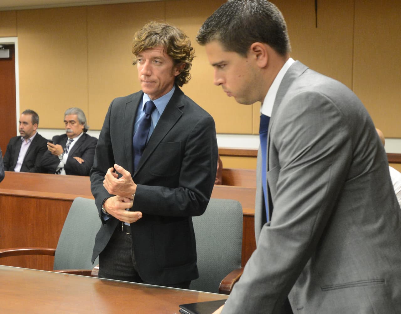 "A veces pasan estas cosas (las audiencias telefónicas) aquí (en Miami). Sus abogados contactaron al juez y le contaron algo que resultó que no era verdad y, entonces el juez dijo que yo tenía razón, una vez más, y ordenó algo contrario a lo que pedían ellos", destacó Colate.
<br>