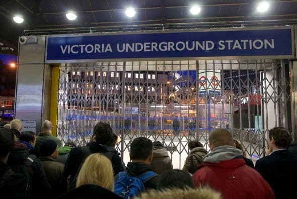 La empresa Transport for London (Tfl) informó el miércoles de que habrá algunos servicios mínimos en las principales líneas.