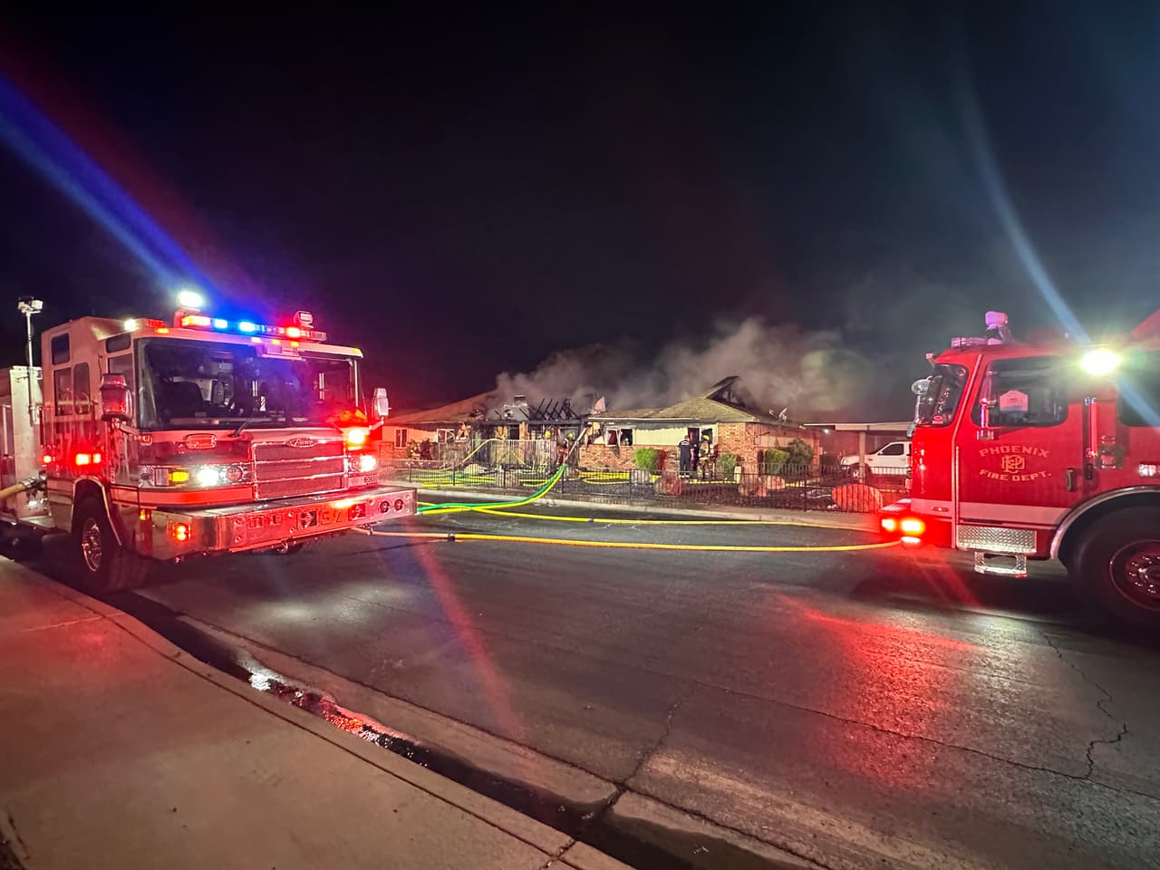 Después de varias horas los bomberos logran apagar el incendio. Por el momento se desconoce cuántas personas fueron desplazadas. Un civil fue trasladado al hospital con una leve inhalación de humo.