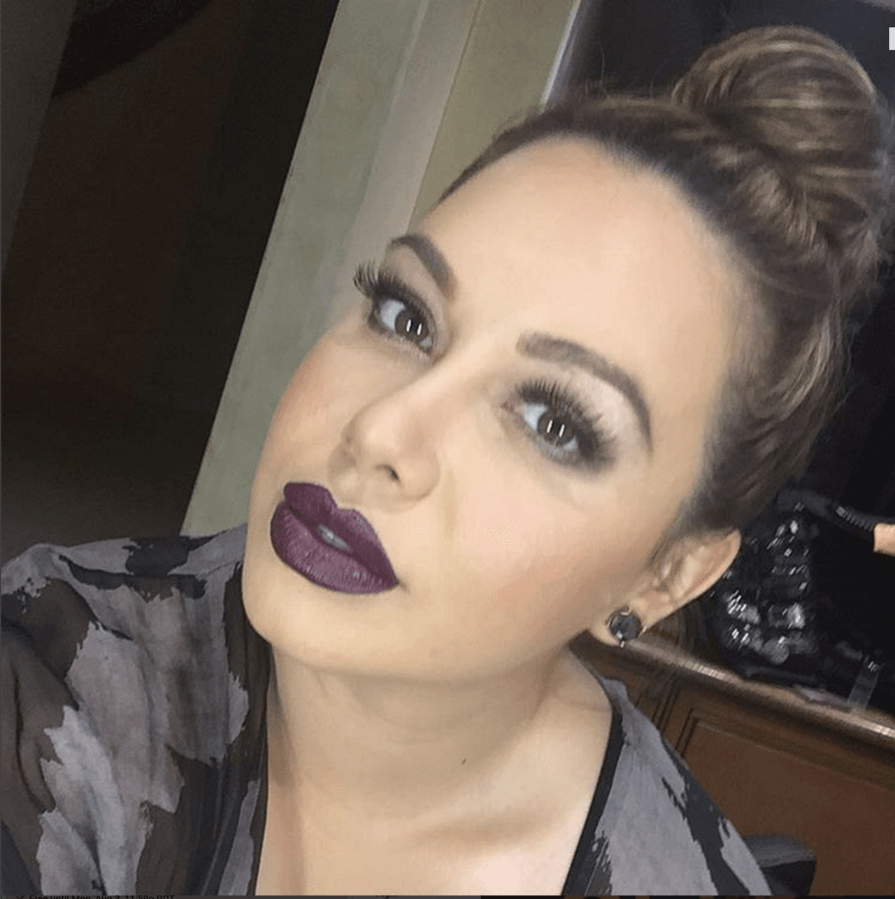 A Chiquis le gusta presumir todos sus maquillajes.