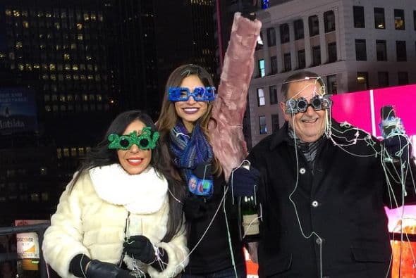 Trabajando o en casa con familia y amigos, los famosos de Univision se la pasaron de lo mejor despidiendo el 2014. ¡A celebrar, como debe ser!