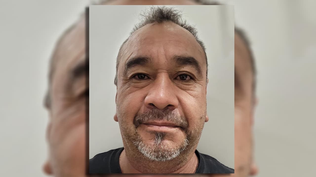 Agentes de la Patrulla Fronteriza asignados a la estación de Yuma arrestaron a un delincuente sexual condenado que regresó al país por la frontera de Yuma. Domi Gustavo Jiménez Mayorquín cruzó otros cinco indocumentados cerca de Sidewinder Road. Las verificaciones de registros revelaron que Jiménez, un ciudadano mexicano de 57 años, fue arrestado por el Departamento de Policía de Yuma y condenado por abuso sexual y agresión sexual de un niño en 1995. El inmigrante había sido sentenciado a cinco años de prisión y posteriormente fue deportado.