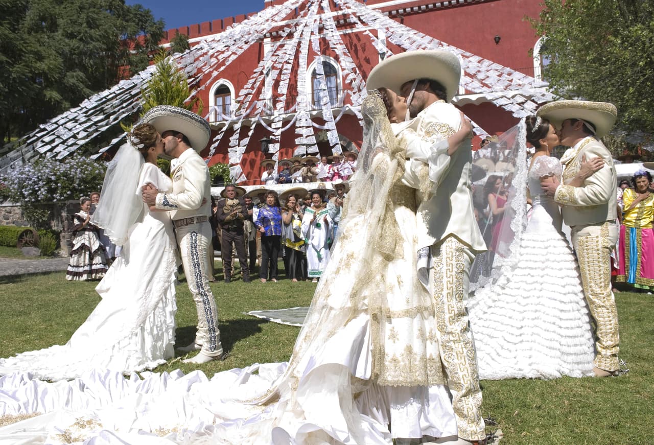 Y múltiple pues pudimos ver tres bodas al mismo tiempo.
