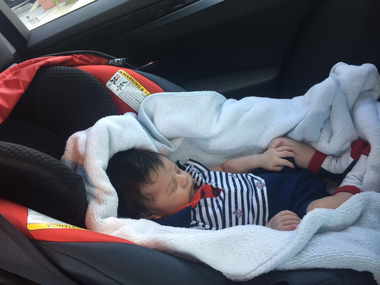 Como podemos ver en estas imágenes, Joshua es un nene muy bien portado.