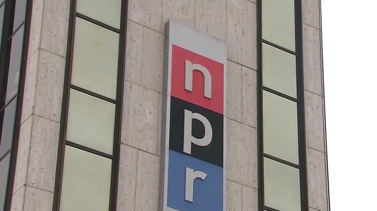 Otro revés judicial para Trump: Juez bloquea la orden del presidente de quitar el financiamiento a NPR