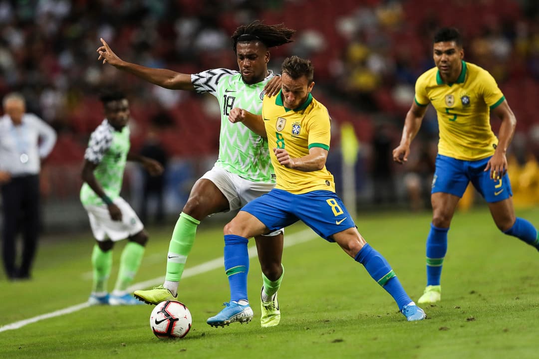 Ya Neymar había cumplido la sanción de dos partidos impuesta por la UEFA; se perdió los encuentros contra el Real Madrid y el Galatasaray.