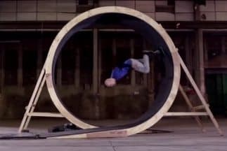 ¡Increíble video! Damian Walters hace un giro de 360 grados a pie