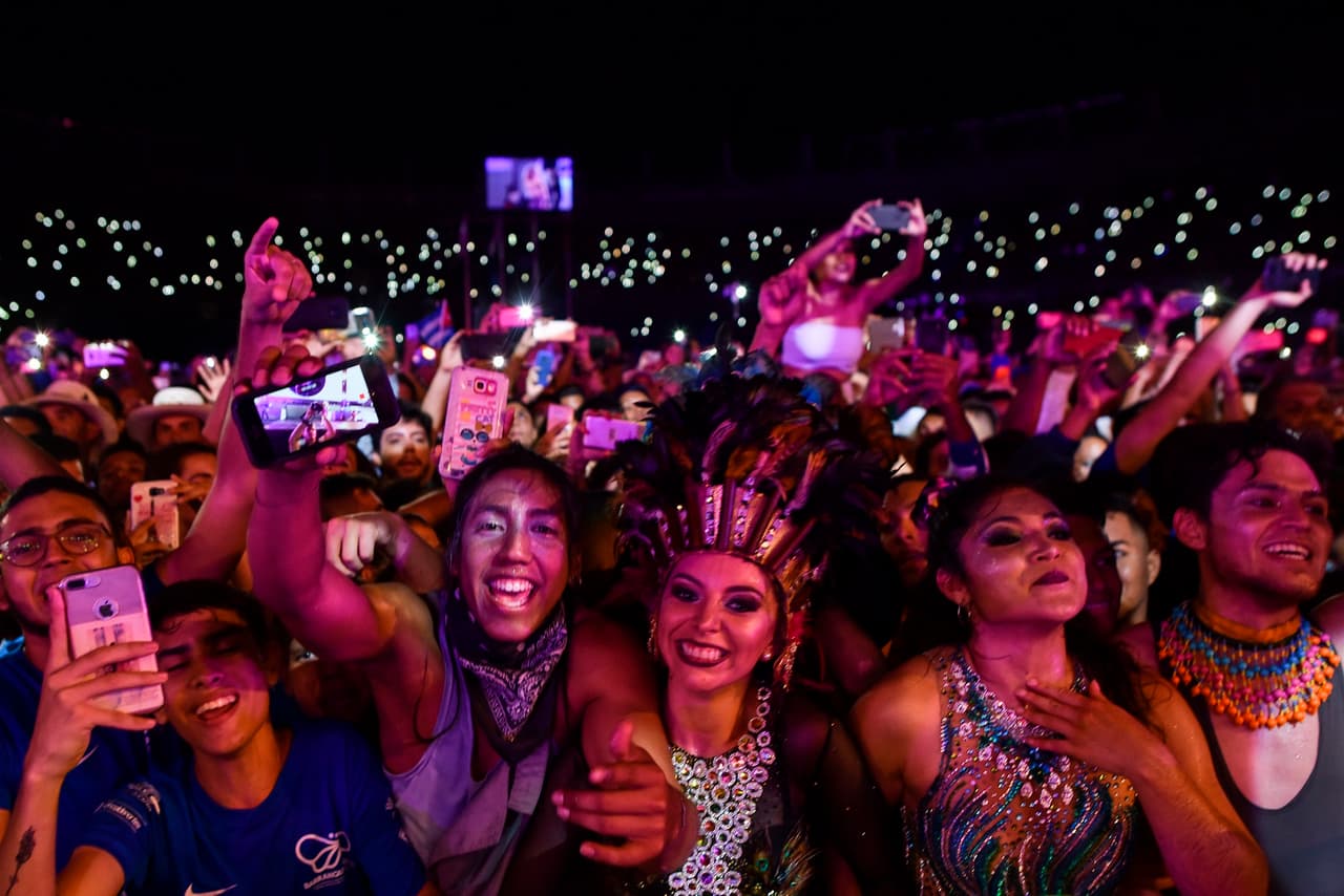 Durante los cerca de 20 minutos que se extendió su participación, el público respondió emocionado.