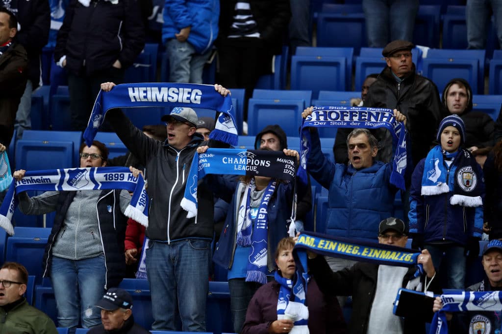 Los seguidores del Hoffenheim saben que su equipo no es uno de los grandes favoritos para el título, pero llegaron en familia para darle su respaldo.