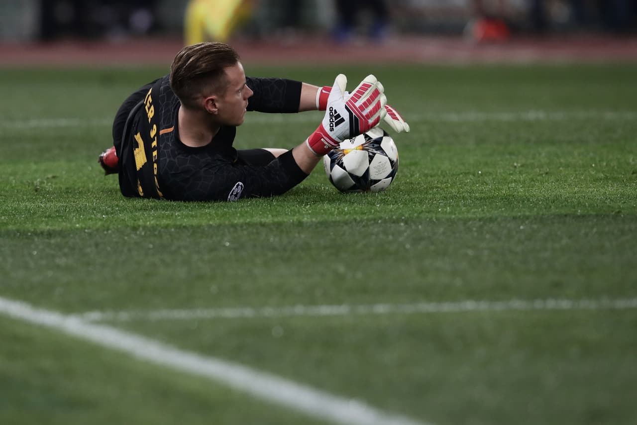 Mientras tanto el alemán Marc Ter Stegen salvaba al Barcelona llegada tras llegada de Roma.