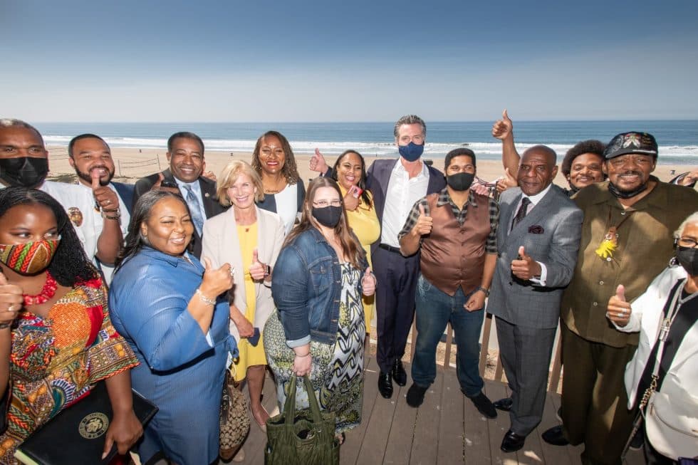 “El trabajo está lejos de estar terminado. Ahora que el condado de Los Ángeles tiene oficialmente la autoridad para transferir esta propiedad, mi objetivo durante los próximos meses será transferir esta propiedad de una manera que no solo funcione para la familia Bruce, sino que sea un modelo que otros gobiernos locales puedan seguir”, dijo la supervisora Hahn.