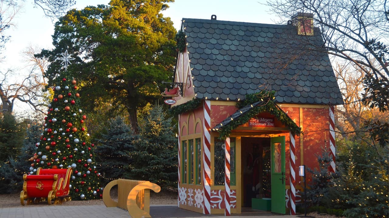 Hasta una noche de Karoke o un día para comprar regalos son algunas de las actividades programadas en la agenda navideña en Dallas Arobretum. Esta agenda la consultas entrando a 
<a href="https://www.dallasarboretum.org/events-activities/calendar/?date=2022-11-11" target="_blank">este enlace</a>.