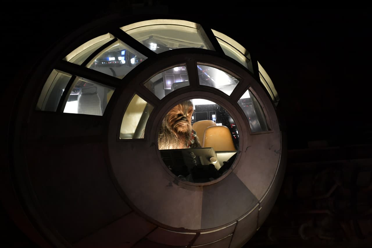 ¿Mencionamos que podrás volar el 'Halcón Milenario' como si uno fueras parte de la tripulación?