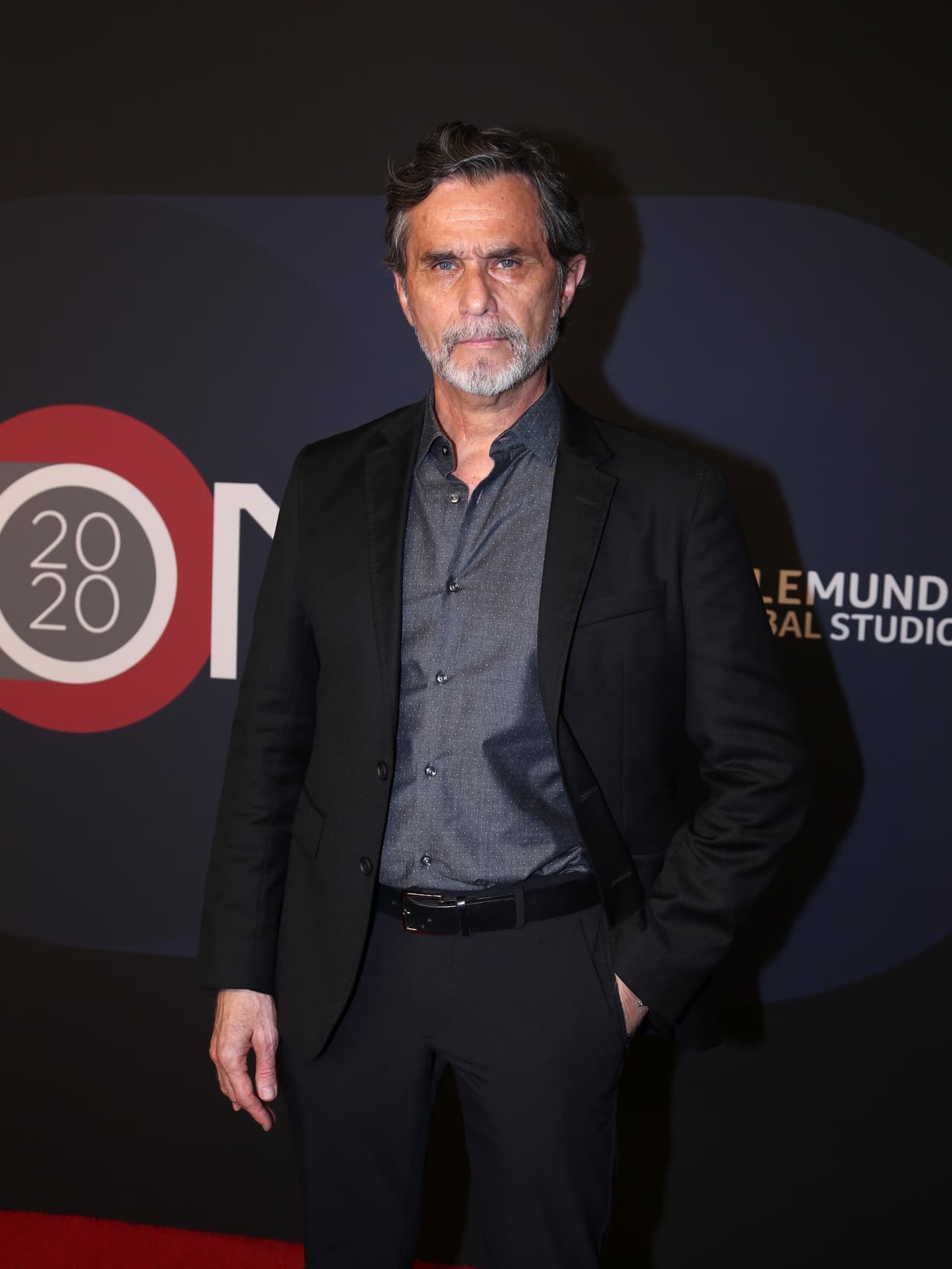 En pleno romance con la nieta de Silvia Pinal, el primer actor mexicano tomó la decisión de irse a Europa. 
<br>