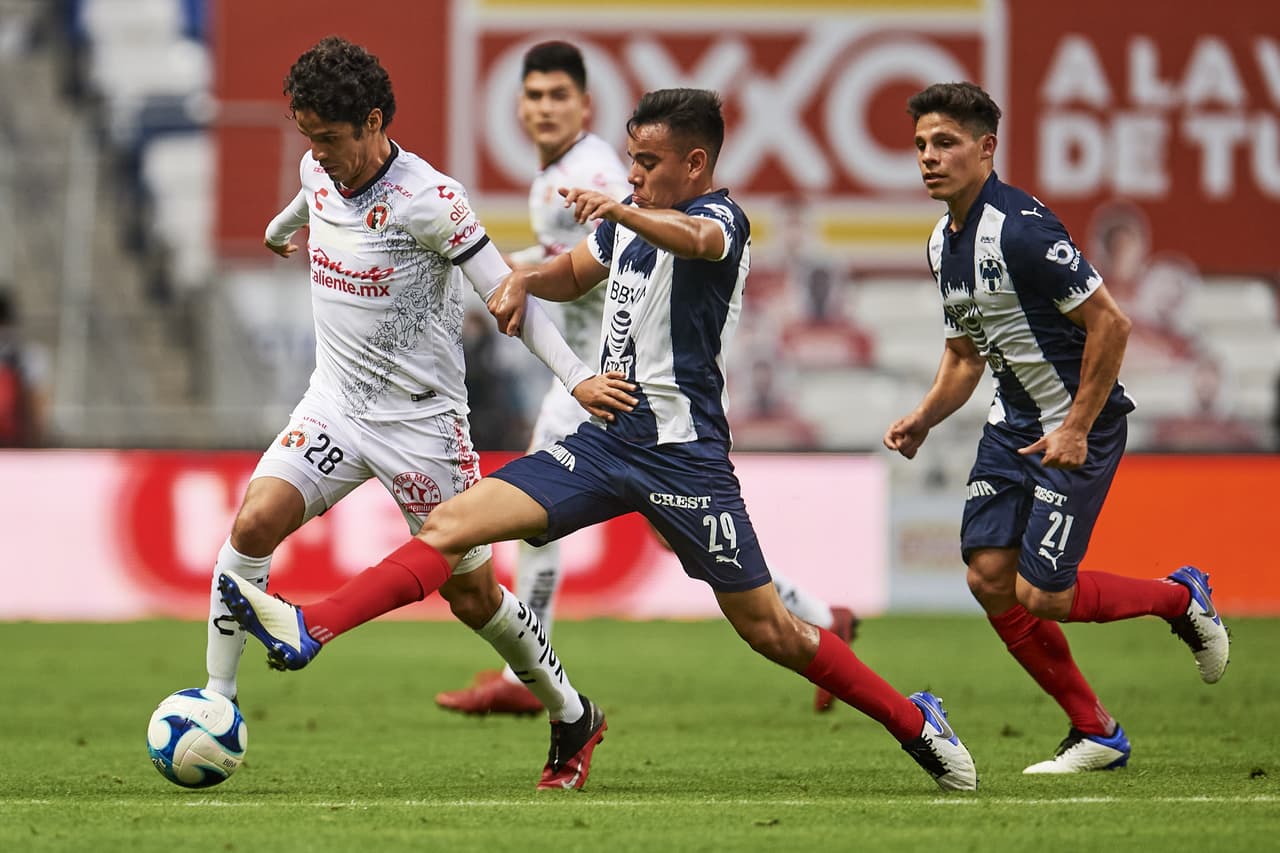 En un duelo muy cerrado, las anotaciones de Maxi Meza y Mauro Manotas hacen que Monterrey y Tijuana dividan los puntos. Los regios acumulan una racha de tres encuentros sin poder ver la victoria. Con el empate Xolos se mantiene en la cuarta posición de la tabla con 13 unidades.