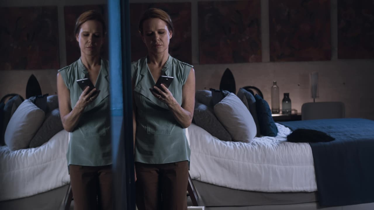 Catalina no imagina que es Ámbar quien está del otro lado del teléfono y empieza a tramar su venganza en contra de ella.