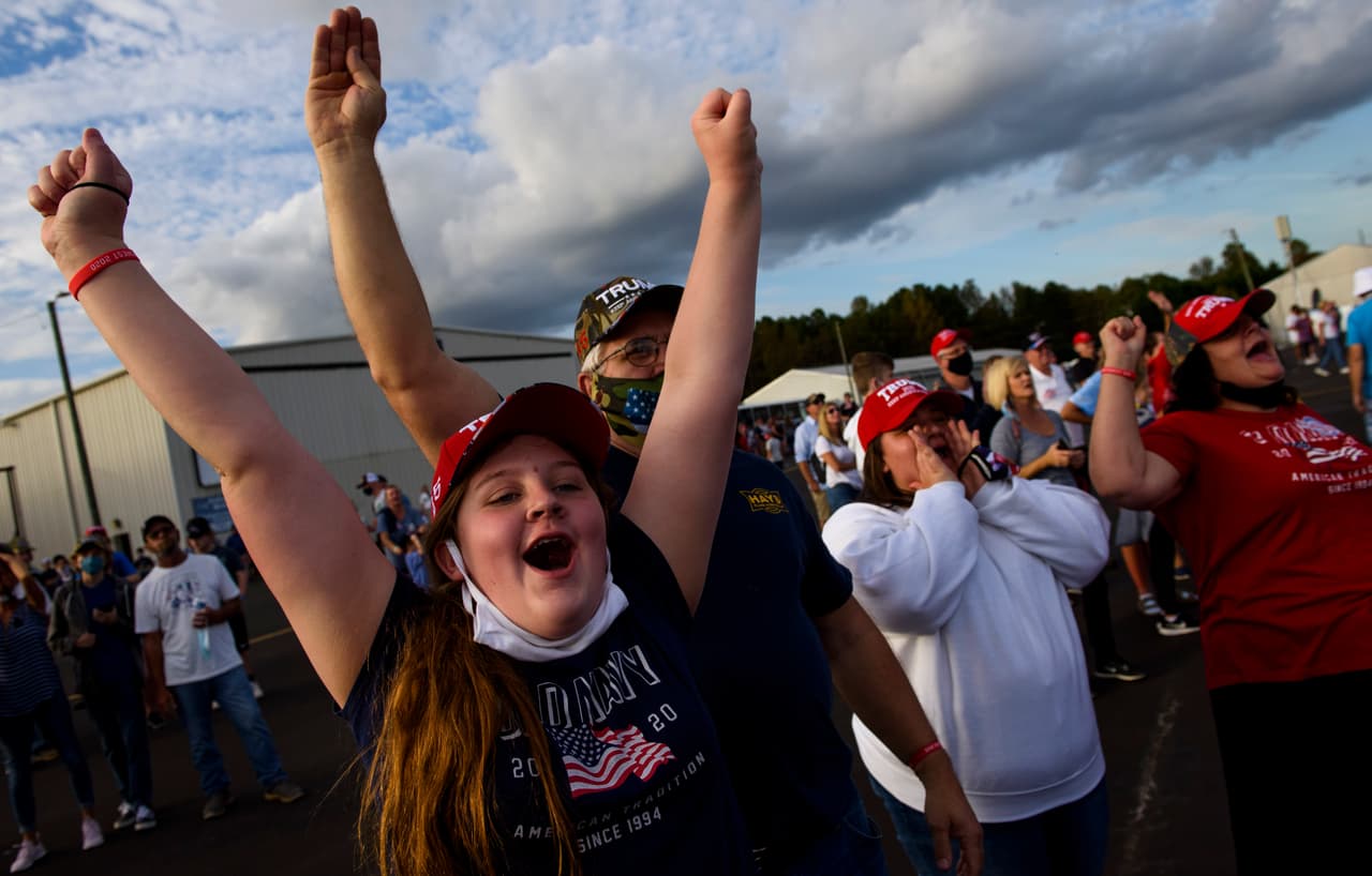El evento masivo ocurre mientras los funcionarios estatales piden limitar las reuniones sociales para limitar la propagación del coronavirus.