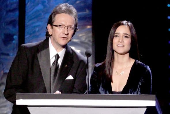 El CEO de la Academia Latina de Grabación, Gabriel Abaroa Jr. fungió como presentador de la noche, al lado de Julieta Venegas.