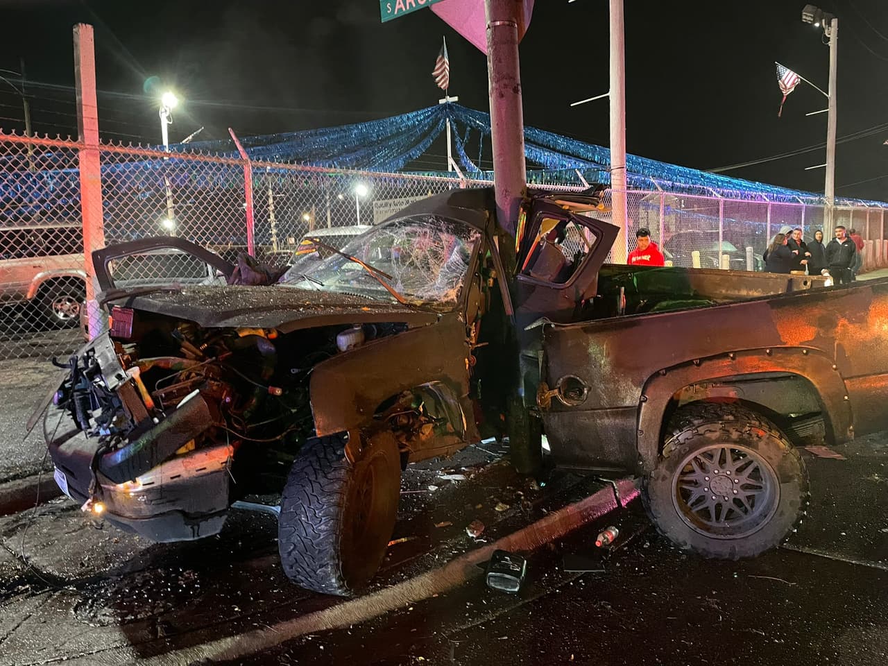 Un hombre perdió la vida y otro resultó herido en un accidente de tránsito los primeros minutos de este sábado 11 de diciembre.