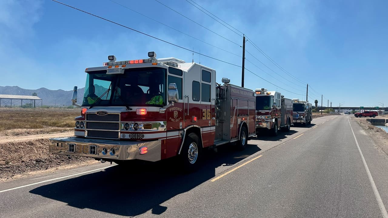 Dos niños pequeños están en estado crítico tras caer a una alberca en Phoenix