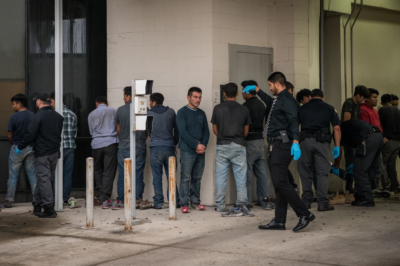 Por qué el gigantesco atasco en la Corte de Inmigración. Te explicamos las razones