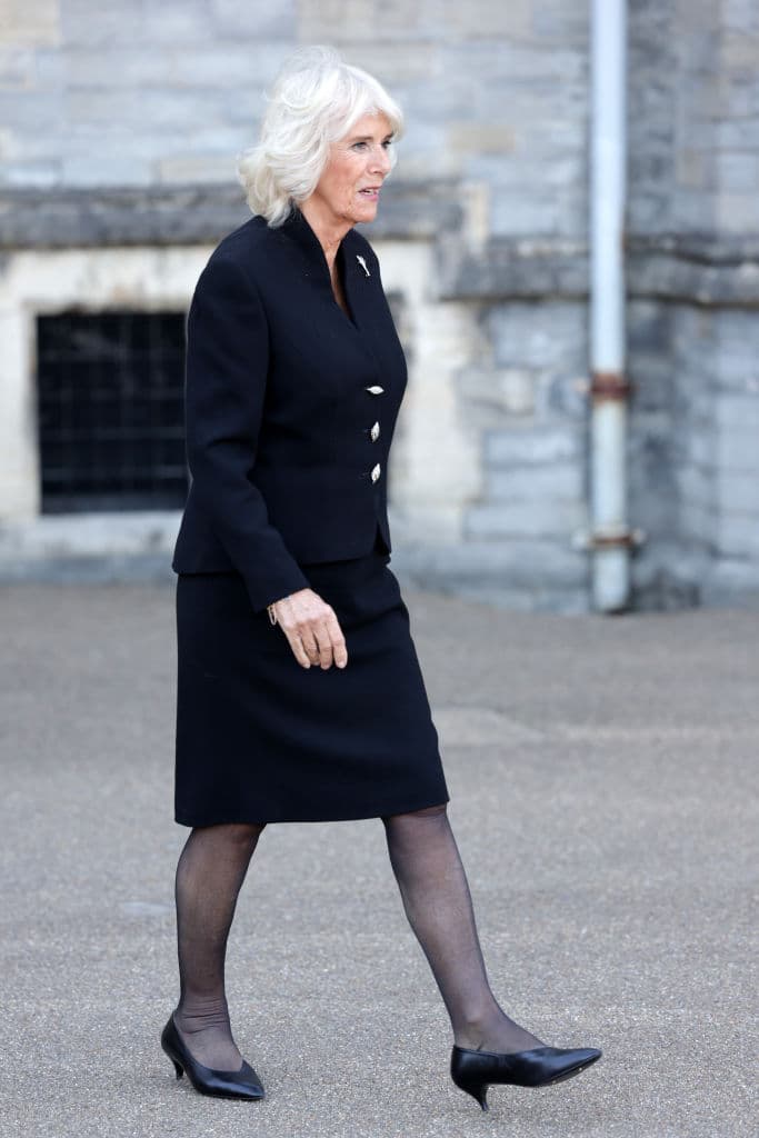 En cada uno de los eventos ha vestido de negro y usa zapatillas de tacón bajo.
<br>