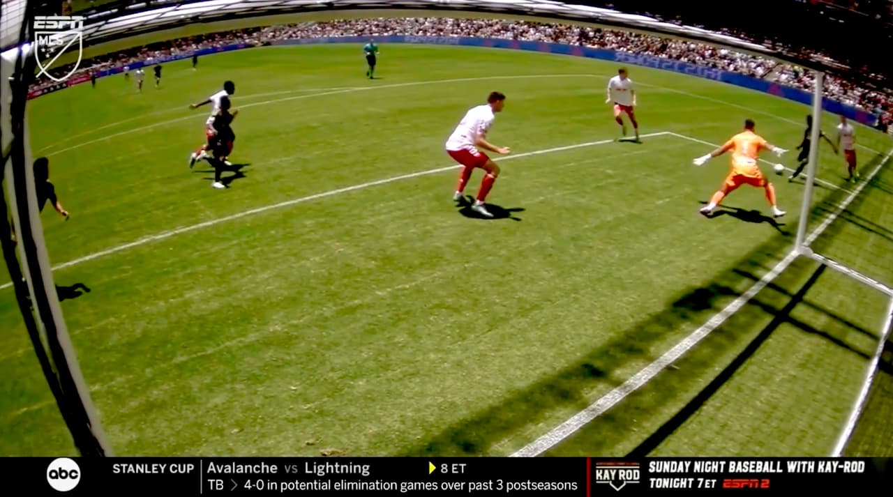 ¡Cómo el portero de Cristo! Carlos Coronel emula a Adolfo Ríos con increíble atajada