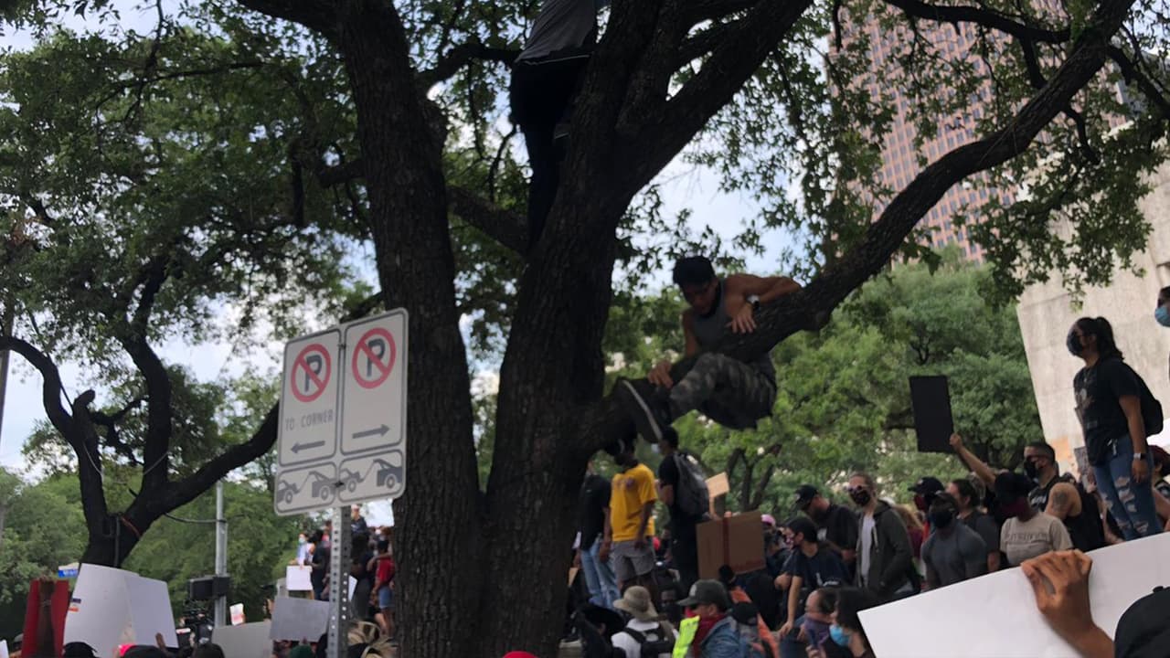 Los organizadores pidieron a los asistentes tratar de mantener el distanciamiento social y las medidas recomendadas para evitar la propagación del coronavirus.