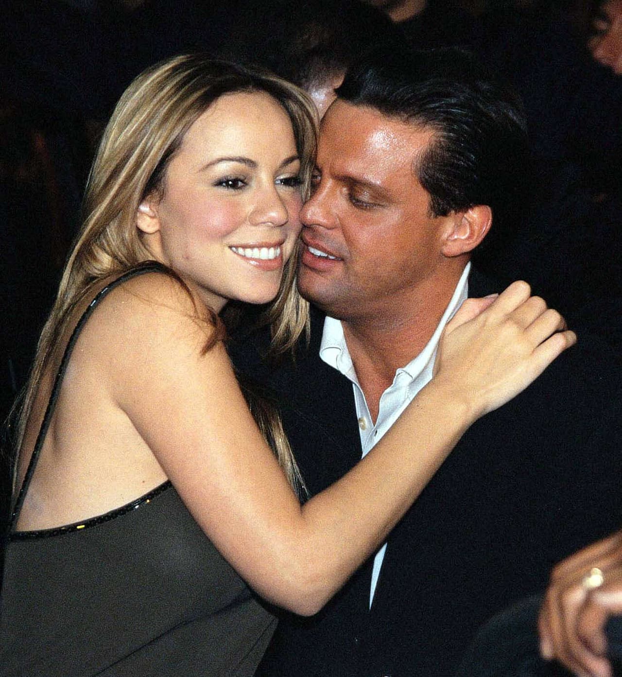 De acuerdo con una reseña de la revista 
<b><a href="https://us.hola.com/actualidad/galeria/201604183501/luis-miguel-mariah-carey-fotos/5/" target="_blank">Hola!</a></b>, los dos famosos cantantes se conocieron en Aspen, Colorado, en 1997 y 
<b><a href="https://www.univision.com/entretenimiento/le-tomo-17-anos-pero-mariah-carey-ya-puede-decir-que-descubrio-tras-su-rompimiento-con-luis-miguel" target="_blank">el romance duró tres años. </a></b>
<br>