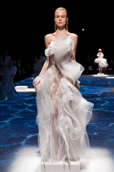 Otra perspectiva que no terminamos de entender fue la de la diseñadora Lan YU. ¿Qué dicen de sus propuestas para vestir en "alta costura"?