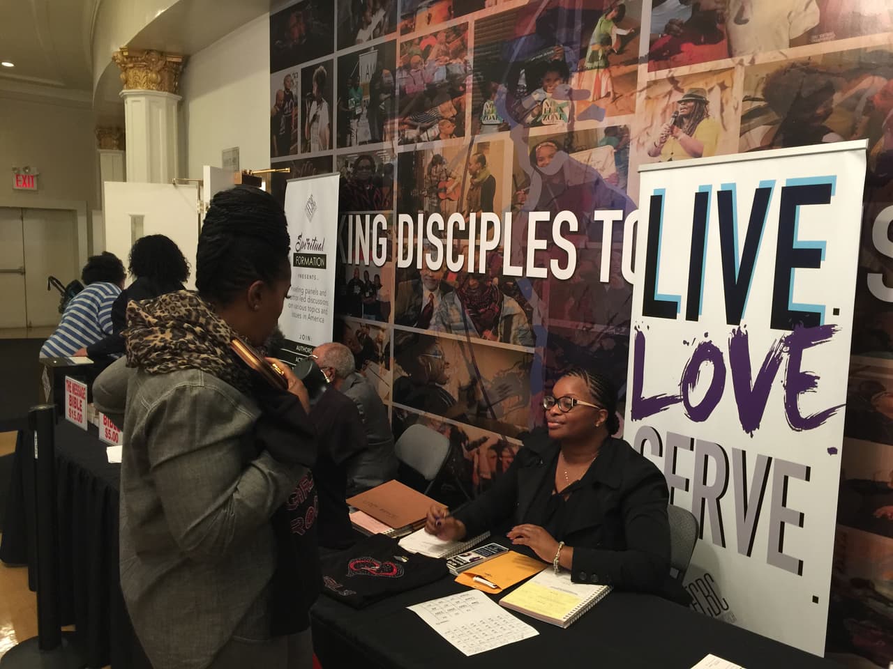 Iglesia de Harlem predica y actúa para que sus feligreses voten el 8 de noviembre