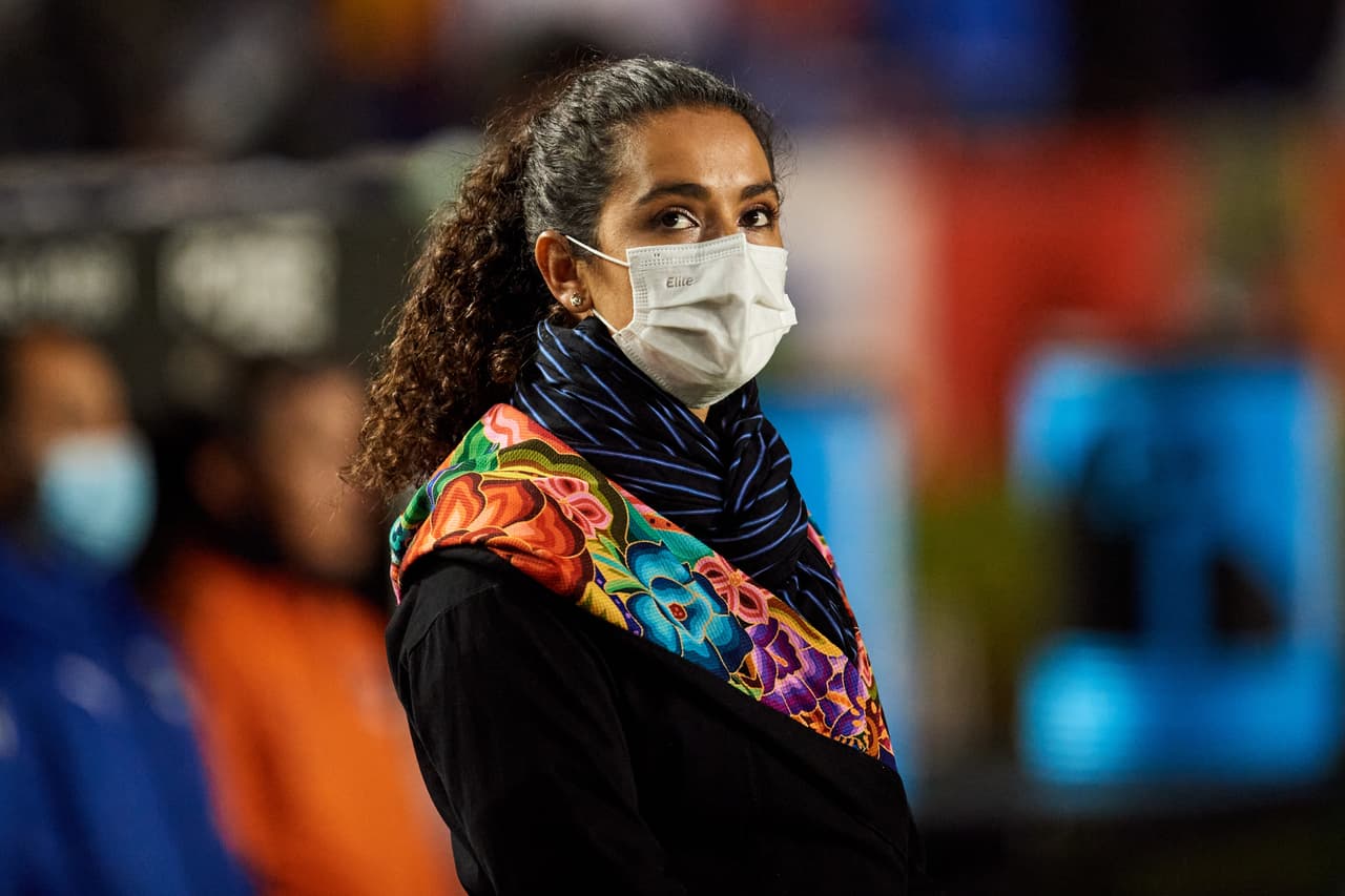 Eva Espejo, entrenadora campeona en la Liga BBVA MX Femenil