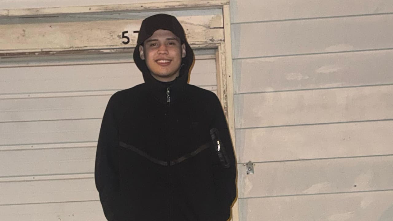 Una protesta por justicia se realizó la tarde del lunes 12 de enero, afuera de la 
<b>escuela secundaria Morton East en Cicero </b>, con la participación de familiares y amigos de 
<a href="https://www.univision.com/local/chicago-wgbo/morton-east-cicero-johan-sanchez-muerte" target="_blank">Johan Adarve Sánchez</a>, un estudiante que fue 
<b>asesinado</b> saliendo de clases el pasado jueves 8 de enero.
<br>
<br>Con gritos fuertes y firmes pedían: 
<b>“Justicia, justicia, justicia por Johan”</b>