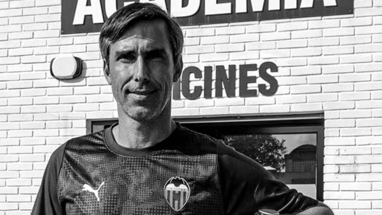 Muere exfutbolista junto a sus tres hijos en naufragio en Indonesia: recuperan cuerpo de su hija