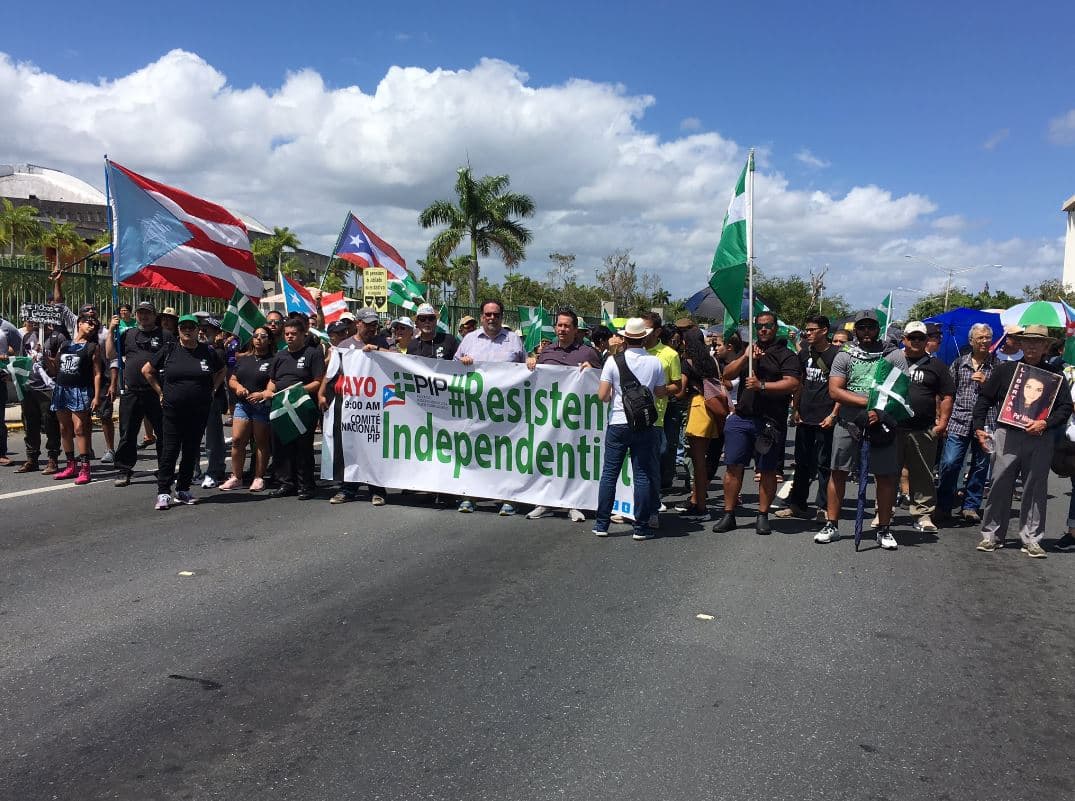 Miembros del Partido Independentista Puertorriqueño se unieron a la marcha.