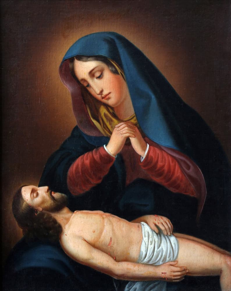 El séptimo dolor ocurrió cuando la Virgen acompañó al cuerpo de Jesús a su sepulcro para dejarlo ahí, solo. Su dolor y sufrimiento era insuperable, pues tenía que volver con el resto de los hombres, quienes mataron a su hijo, quien aceptó su destino para morir por todos los pecados de los hombres.