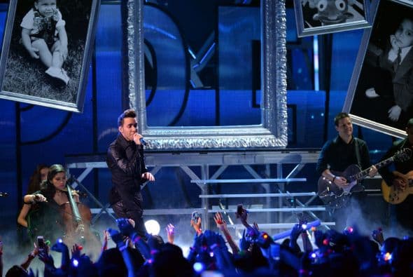 Con su música puso un toque de romance a la noche.