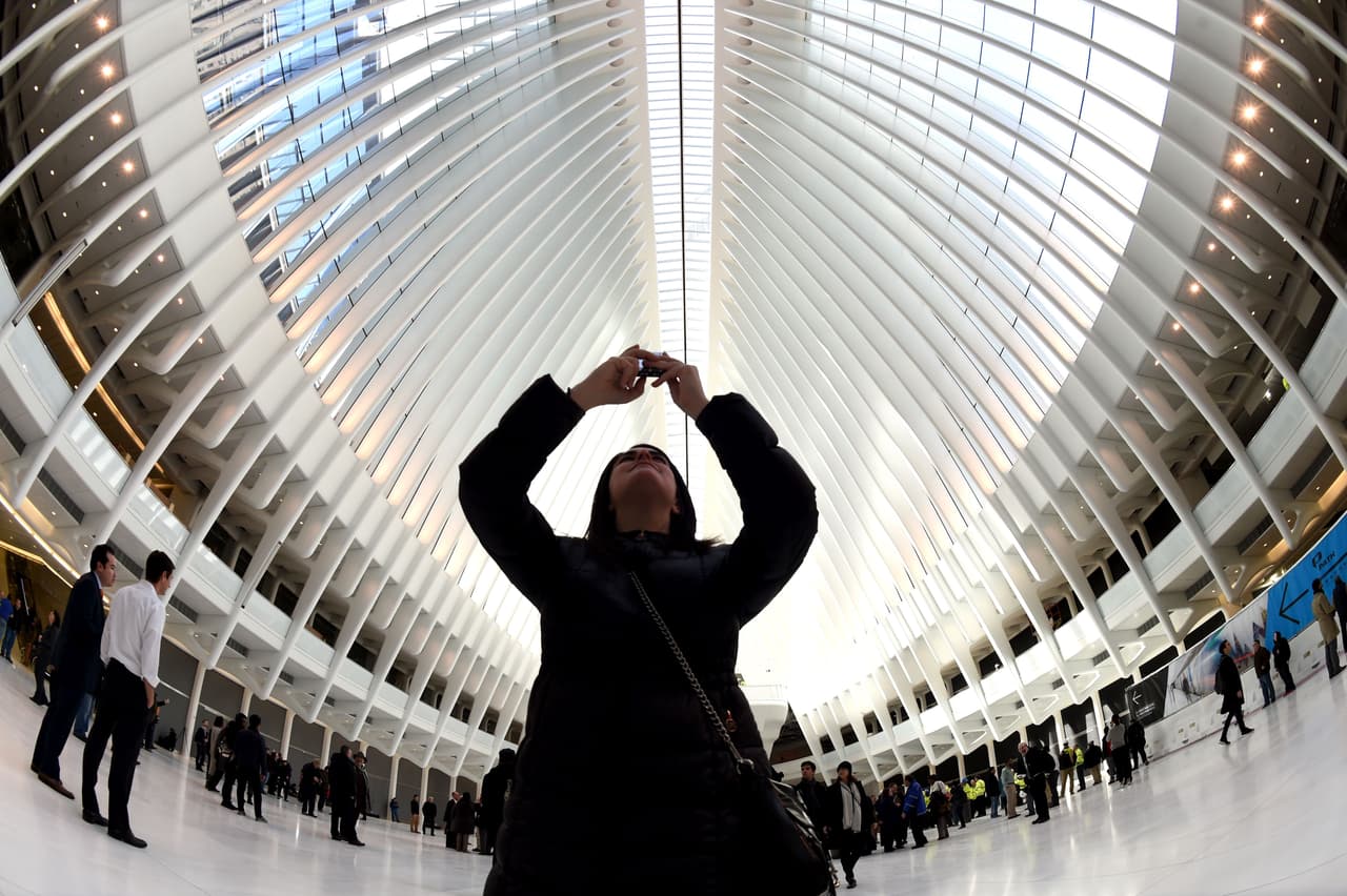 En torno a las estaciones del PATH, se recordó que: las estaciones 9th Street y 23rd Street están cerradas desde la medianoche hasta las 5:00 a.m. y que las estaciones en Christopher Street, 14th Street y 33rd Street permanecen abiertas las 24 horas, a menos que se indique lo contrario.